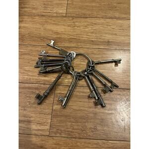 Fantastic Rustic Set Of 15 Antiques French Wrought Iron Keys 3 3/4” Long